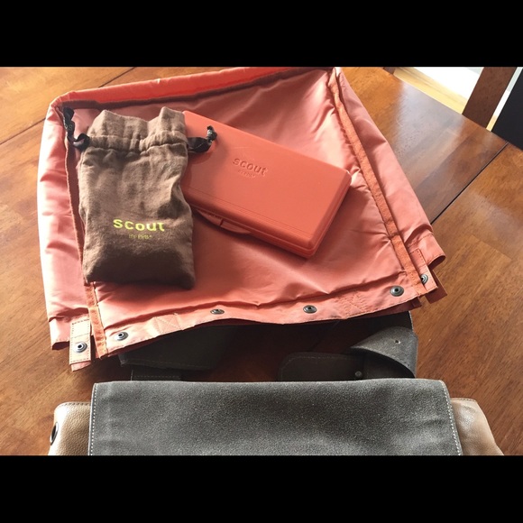 Leather Petunia Pickle Bottom Scout Diaper Bag - Picture 3 of 7